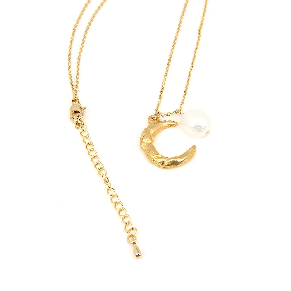 ALYA CRESCENT NECKLACE