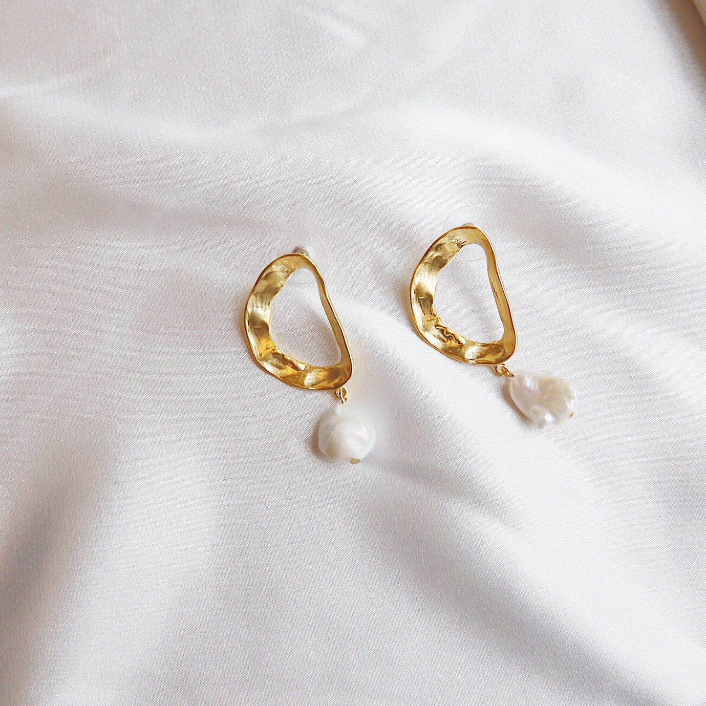 MEROPE PEARL EARRINGS